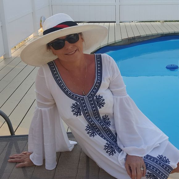 Meet your Posher, Lorrie - Picture 1 of 1